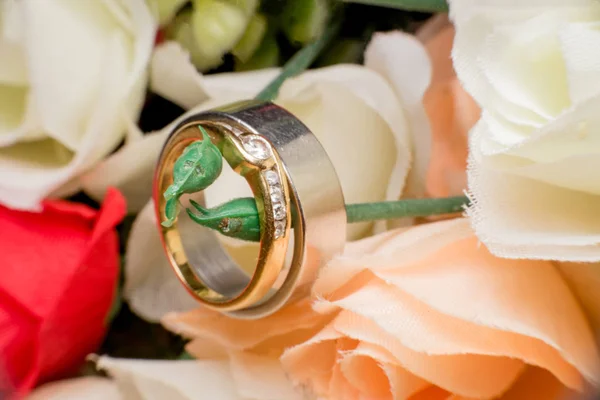 ring and rose, wedding rings, Engagement rings, wedding ceremony