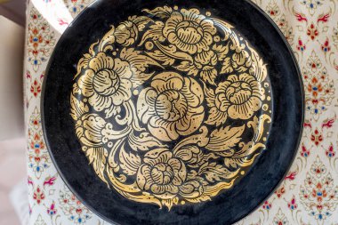 Tahta oyma, Tayland usulü oyma, el işi.