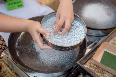 Tay geleneksel tatlı, Tay tatlı mı yoksa Khanom Tay