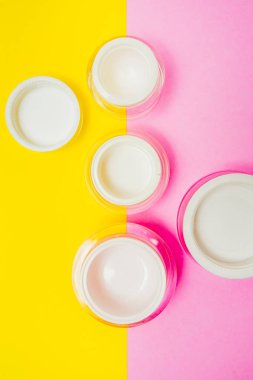 Kozmetik ürün renkli arka plan