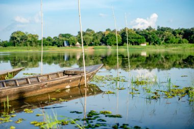 Uzun kuyruk Nehri'nde tekne