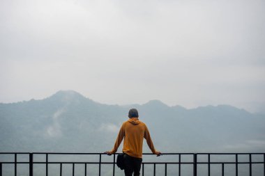 adam hissediyorum dağda sakin ol