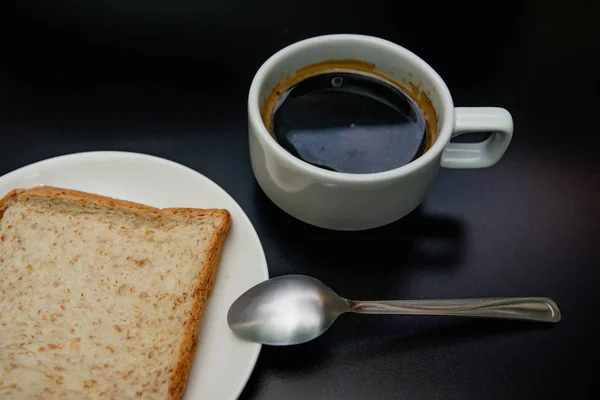 Горячий Кофе Цельный Хлеб Пшеницы Черном Фоне — стоковое фото