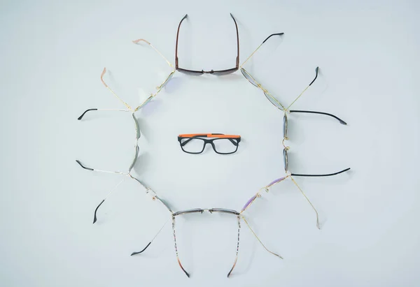 izole beyaz, Gözlük, Gözlük, güneş gözlüğü gözlük