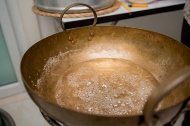 antik Tay tatlı, Tay tatlı tatlı ve siyah arka plan, ıslak zeminde madde meze, Tay tatlı, Tayland Gıda