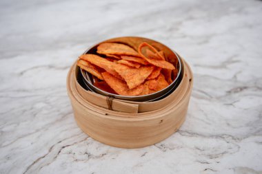 tatlı muz cips ve kızarmış kaju fıstığı