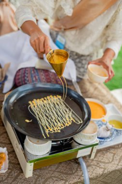 Tay geleneksel tatlı, Tay tatlı mı yoksa Khanom Tay