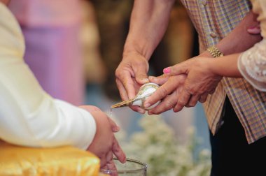 conch kabuk, Eller bereket su dökme, Tayland düğün 