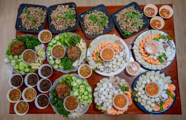 Tay yemek masası seti, Tay gıda