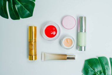 kozmetik ürün ve saf doğal beyaz, kozmetik pr izole