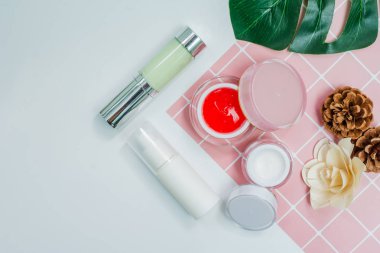 kozmetik ürün ve saf doğal beyaz, kozmetik pr izole