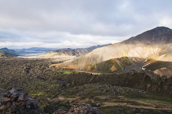Landmannalaugar Milli Parkı Zlanda Renkli Dağlarda Bulutlu Gün Panoramik Manzara — Stok fotoğraf