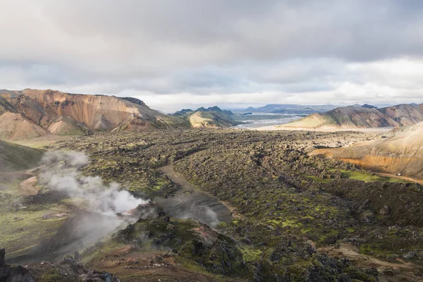 Барвистий Гір Національному Парку Landmannalaugar Ісландія Хмарний День Панорамний Краєвид — стокове фото