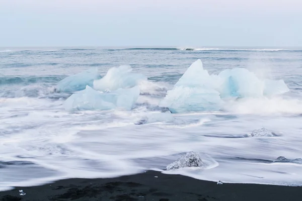 Icebergs Flotando Derritiéndose Océano Ártico Trozos Hielo Salieron Laguna Jokulsarlon — Foto de Stock