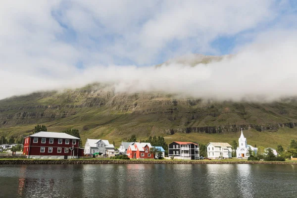 Seydisfjordur Ісландія 2018 Серпня Набережній Подання Timbered Будинки Старому Місті — стокове фото