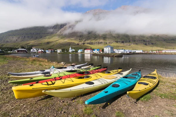 Seydisfjordur Iceland Elokuu 2018 Rantanäkymä Vanhan Kaupungin Puutaloista Joissa Etualalla — kuvapankkivalokuva