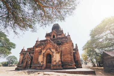 Myanmar'da gün doğumu altın saat boyunca antik Bagan tapınak kompleksinin stupas ve pgodalar üzerinde görünümü