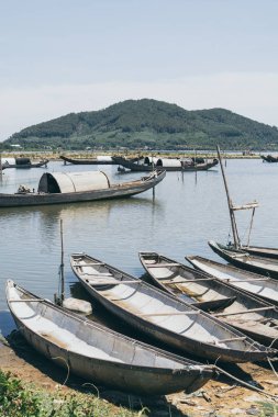 Oval çatılı geleneksel Vietnam balıkçı tekneleri, Vietnam