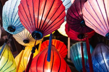 Geleneksel kırmızı Hoi Bir kağıt fenerler, Vietnam