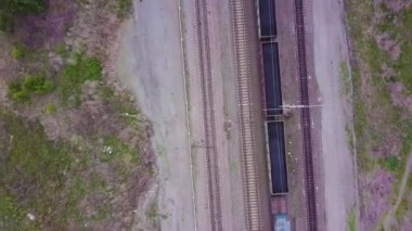 Tren ve tren yolu havadan görüntüleri Video.