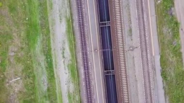 Tren ve tren yolu havadan görüntüleri Video.