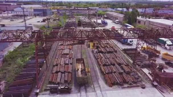 Gantry Crane Moves Metal Warehouse Aerial Video — Stock Video