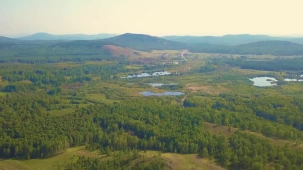 Vuelo Aéreo Través Hermosas Montañas Bosque Lago — Vídeos de Stock