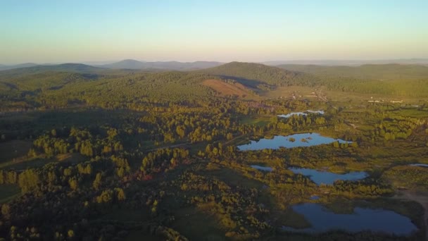 Disparo Aéreo Sobre Las Copas Los Árboles Revelando Cordillera Los — Vídeos de Stock