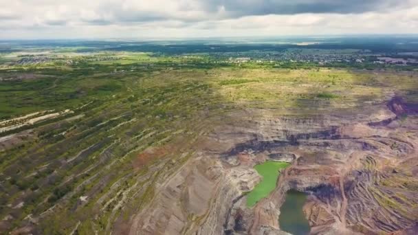 Luchtfoto Industriële Voor Open Mijnbouw Quarry Met Veel Machines Het — Stockvideo