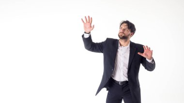 sanal bir beyaz tahta üzerinde dokunmadan işadamı