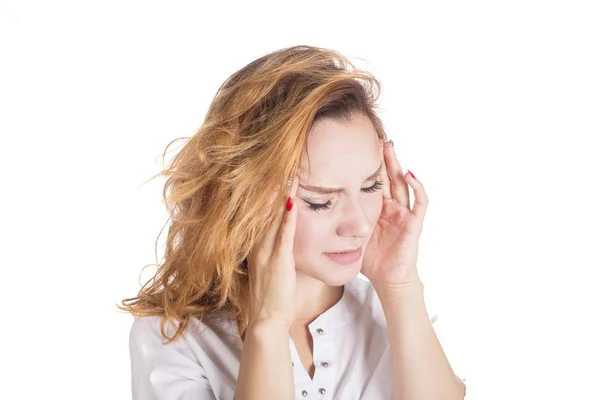 Mujer Pelirroja Con Dolor Cabeza Sobre Fondo Blanco — Foto de Stock