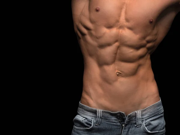 검은 배경에 고립 된 근육 질의 남성 몸통 — 스톡 사진