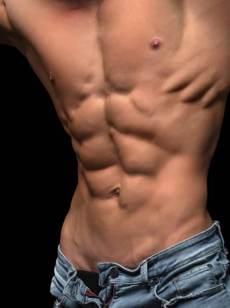 Gespierd en sexy shirtless man met perfecte abs en borst — Stockfoto