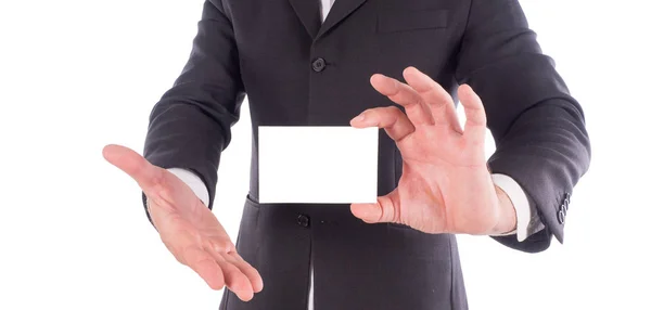 Beskuren bild av affärsman i kostym visar visitkort i händer — Stockfoto