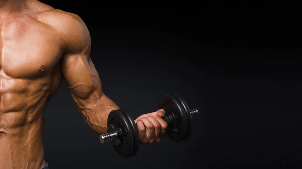 Homme athlétique caucasien européen tenant haltère et montrant ses bras musclés. homme faisant de l'exercice pour biceps . — Photo