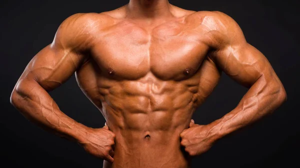 Strong Athletic Man Fitness Model Torso showing six pack abs on dark background — Stock Photo, Image