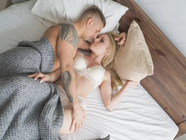 Las mañanas con mi verdadero amor son especiales para mí. Amor y concepto de relaciones . — Foto de Stock