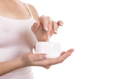 Hijyen Sağlık gençleştirme temiz temizlemek tıp doğal kavramı. Krem uygulamak güzel güzel kadının fotoğrafını ekrana yakın kırpılmış. Cilt bakım kavramı