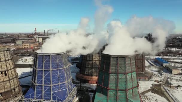 Factory smoke pollution. Industrial chimney produces dirty smog in atmosphere. Thermal power plant. Smoke stack pipes pollute air with toxic emissions. Ecology problem, environmental concept. — Stock Video