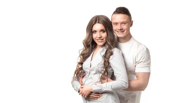 Pareja casada. Hombre sosteniendo a mujer y mirando a la cámara. Embarazo, meta de pareja, felicidad, característica, sueño y concepto de salud femenina . — Foto de Stock