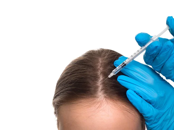 Kvinna med hår förlust problem injektion, närbild — Stockfoto