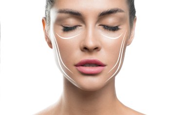 Yüz germe tedavisi anti-aging cilt bakımı kadın kavramı. beyaz arka plan üzerinde kaldırma hatları ile kadın yüzü.