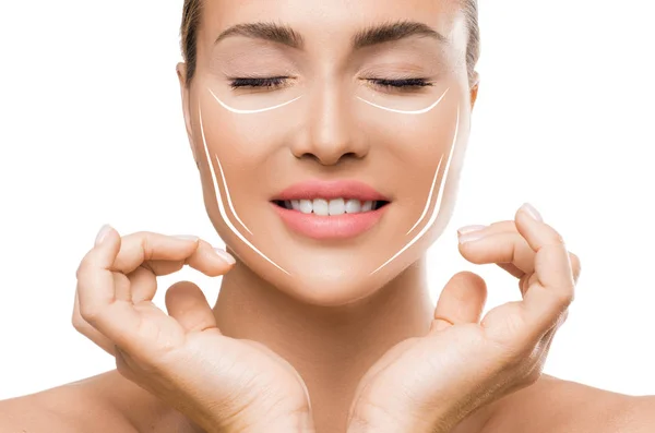 Tratamento de lifting facial anti envelhecimento conceito mulher skincare. Mulher tocando rosto com linhas de elevação no fundo branco . — Fotografia de Stock