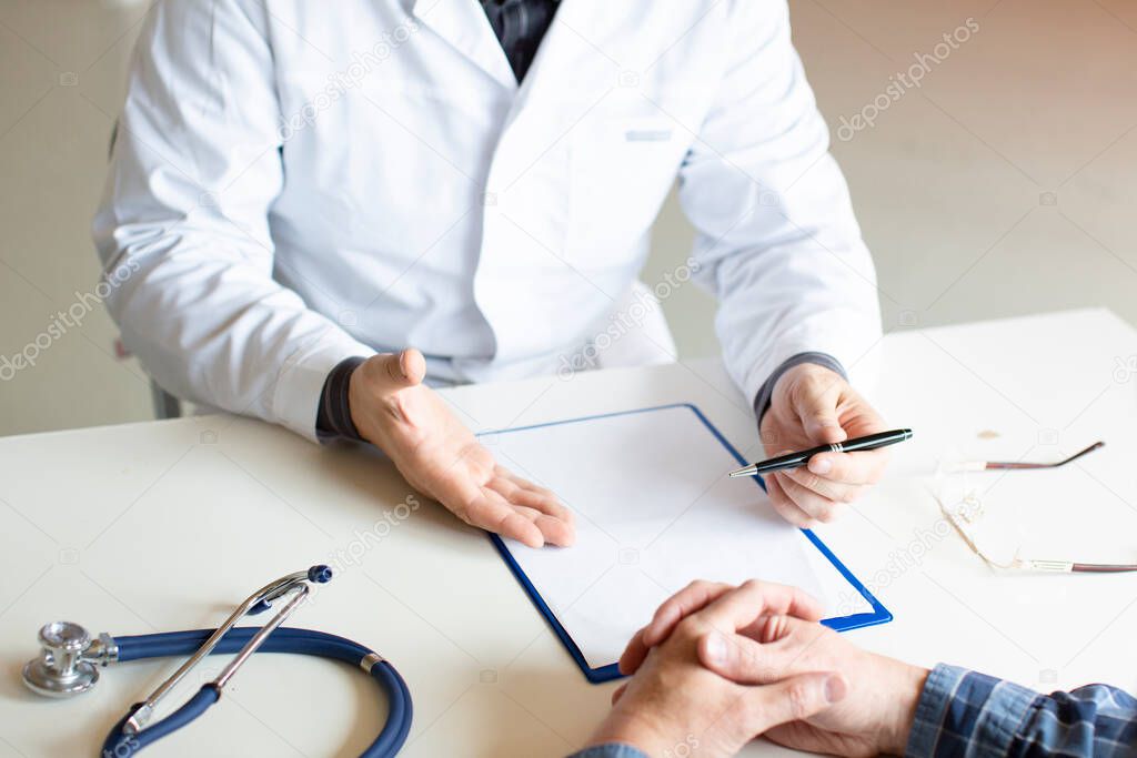 Doctor tells the patient about his illness and the possibilities of his medical insurance. Patient and doctor
