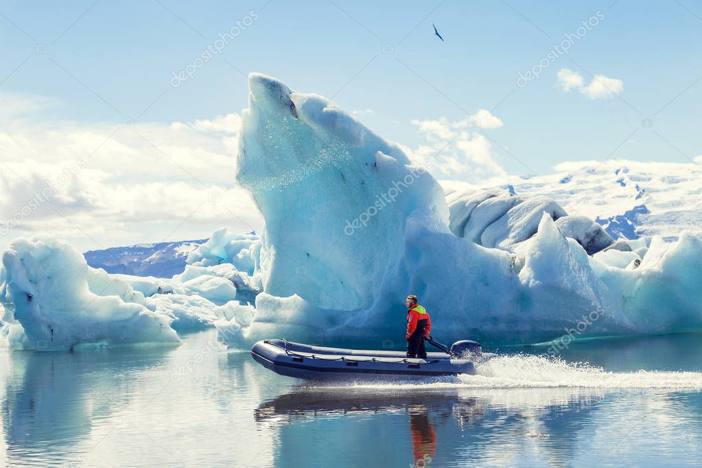motor boat sailing on the azure waters between the jokulsarlon blue lagoon icebergs