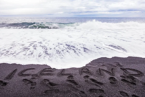 Inscrição Manuscrita Areia Preta Vik Como Apaga Por Uma Onda — Fotografia de Stock