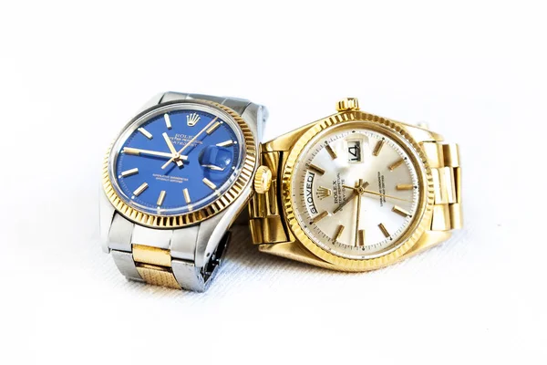 Rolex Auster ewiges Tag- Datum und Auster blaue Uhr auf weiß — Stockfoto