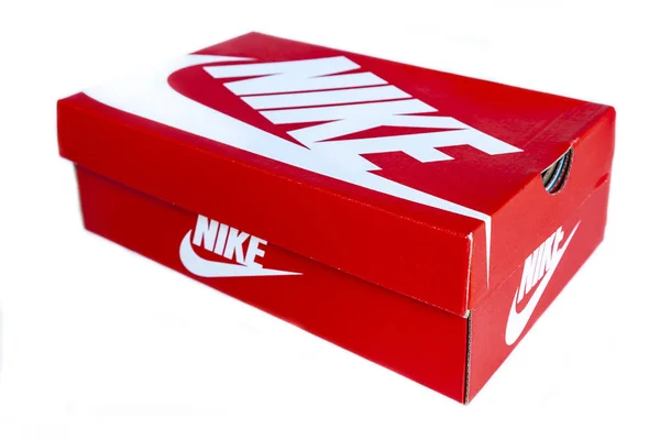 Nike boty box izolovaných na bílém pozadí — Stock fotografie