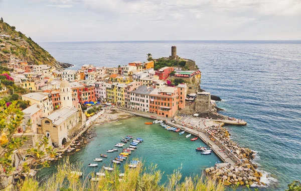 Panoramiczny widok na wioskę w Cinque Terre — Zdjęcie stockowe