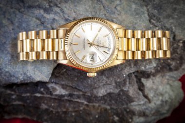 Rolex Oyster Perpetual Day-Date saat taş arka plan